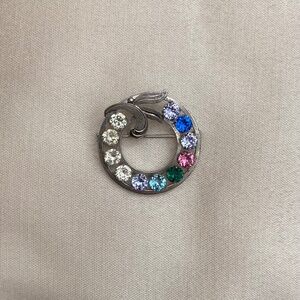 VNTG small rhinestone brooch